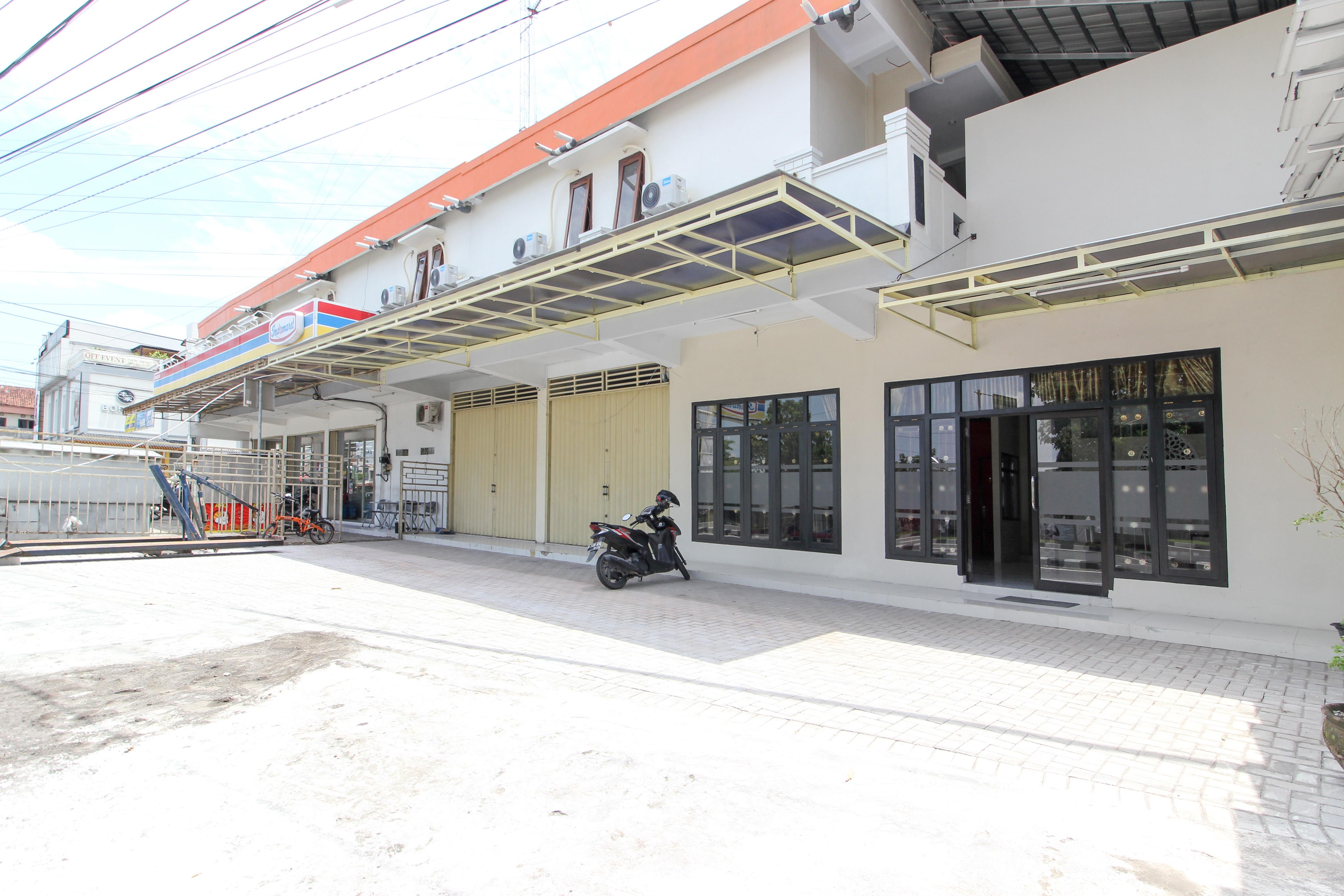 红多兹酒店-近日惹回归纪念碑3号 Kalasan 外观 照片